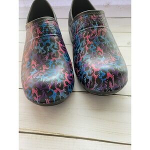 Sanita Clogs Slip-on Resistant Multi-Color Print Size‎ 39/US 7.5-8
